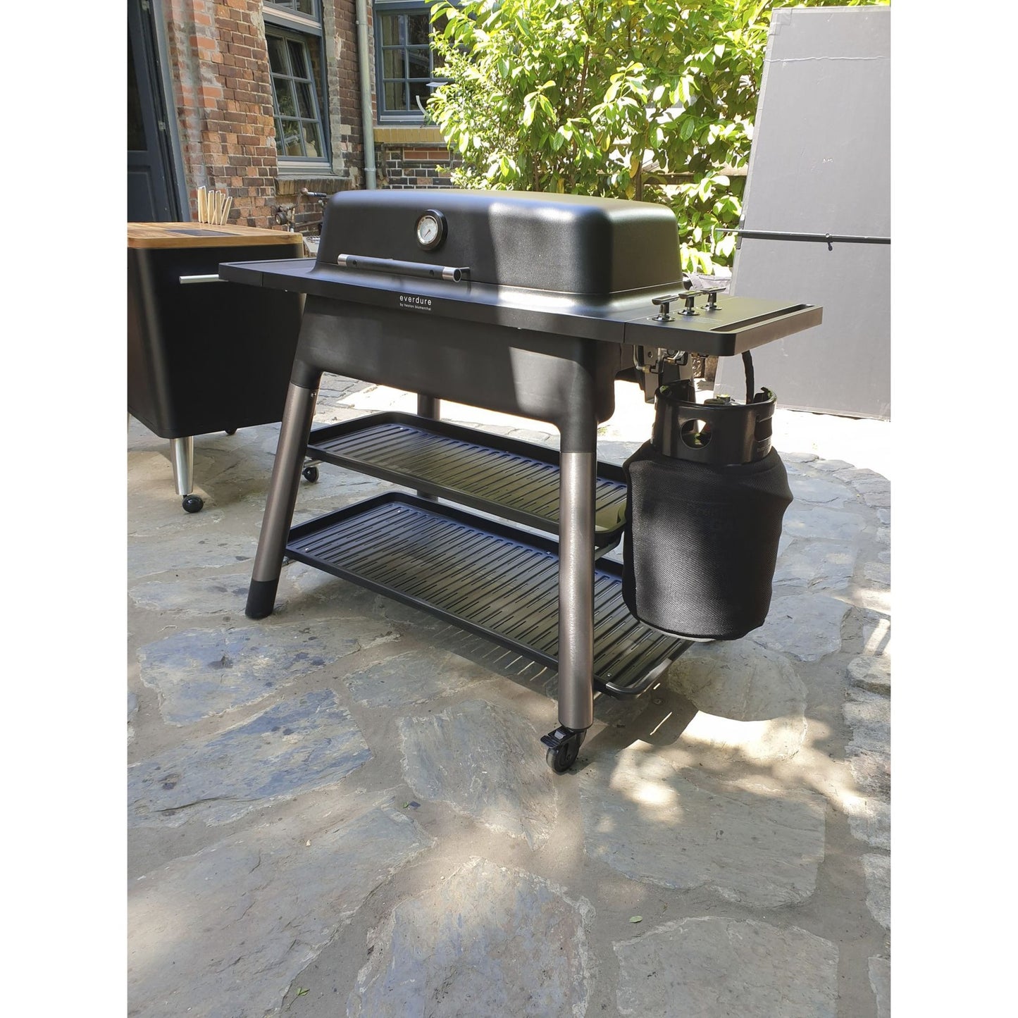 Everdure FURNACE Gasgrill mit Doppelboden