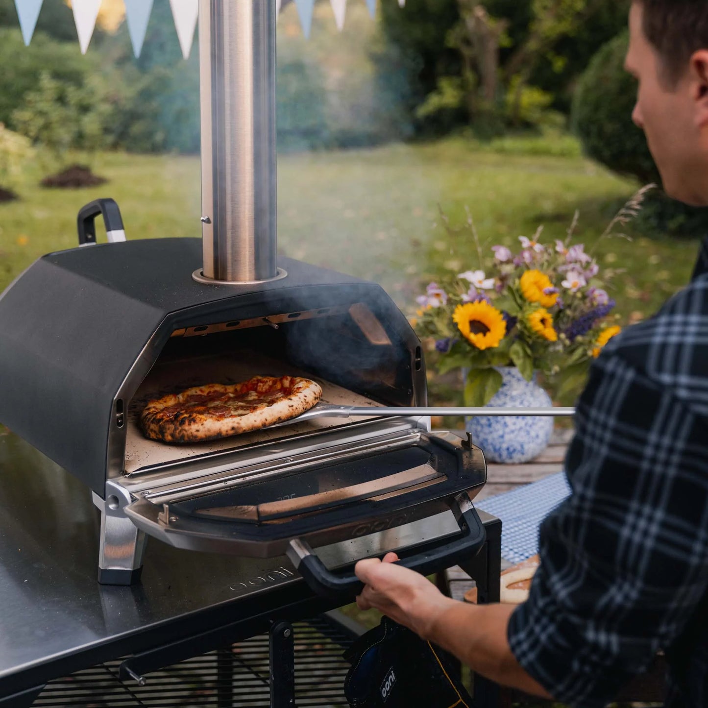 Ooni Karu 16 | Multi-Fuel Outdoor Pizzaofen (Holz und Gas)